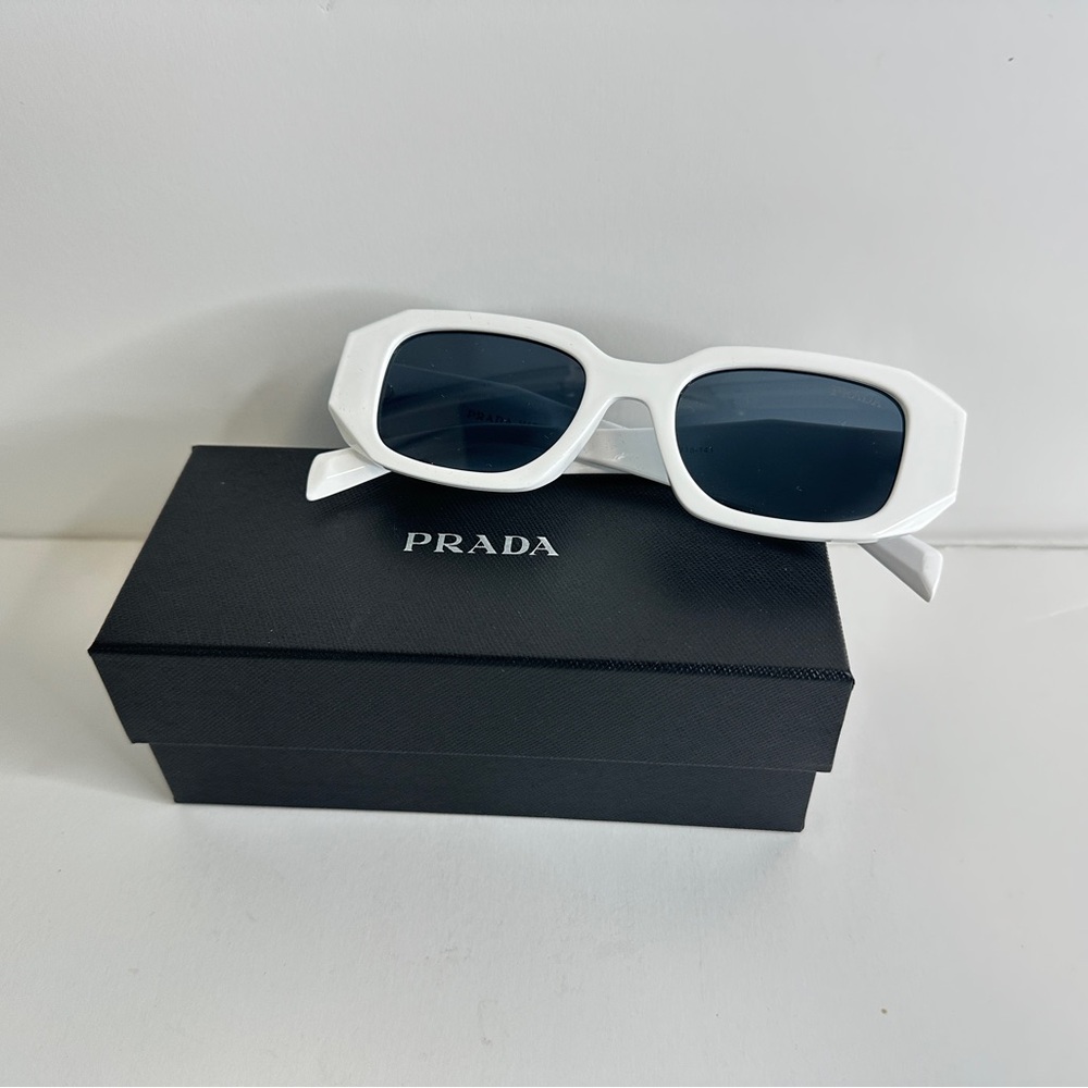 Prada Unisex Sunglasses | Excellent condition | Essential accessory!